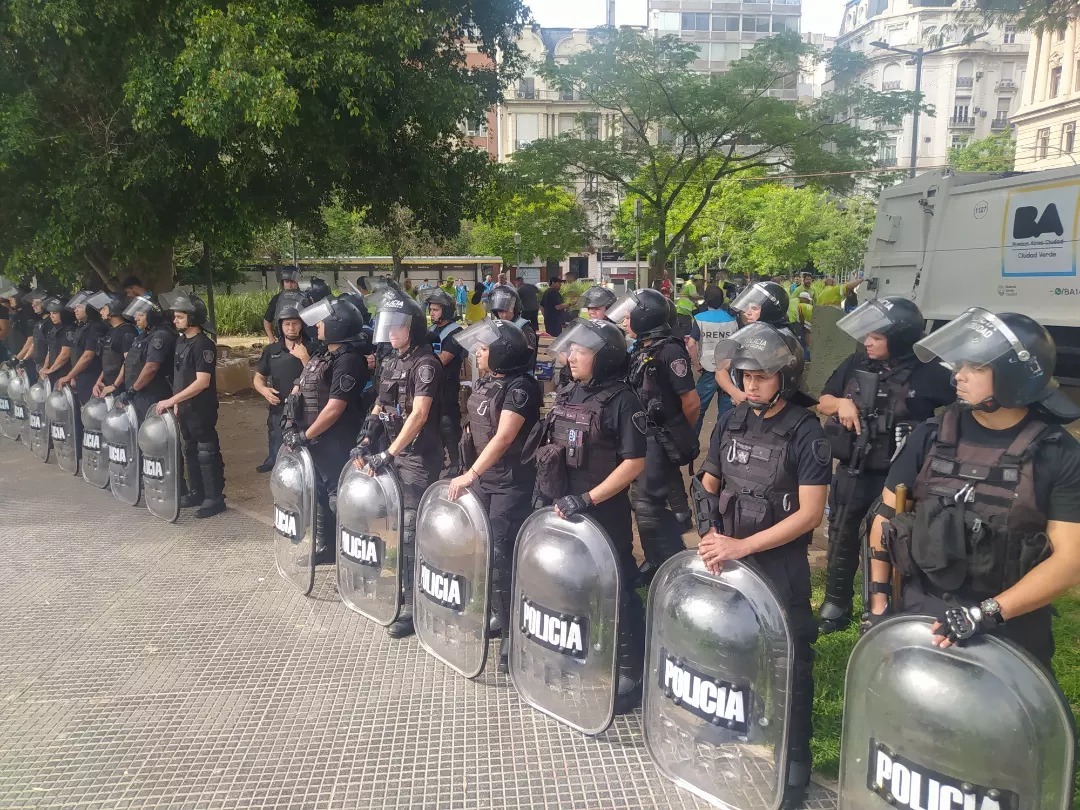 Comenzaron los desalojos: en la Ciudad de Buenos Aires, con el Tercer Malón de la Paz de Plaza Lavalle